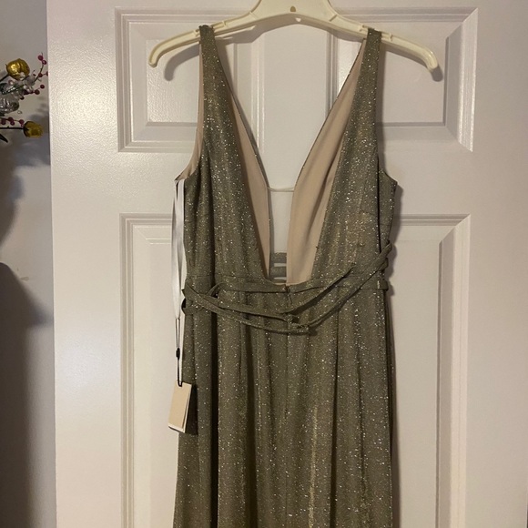 Dress - Picture 2 of 5